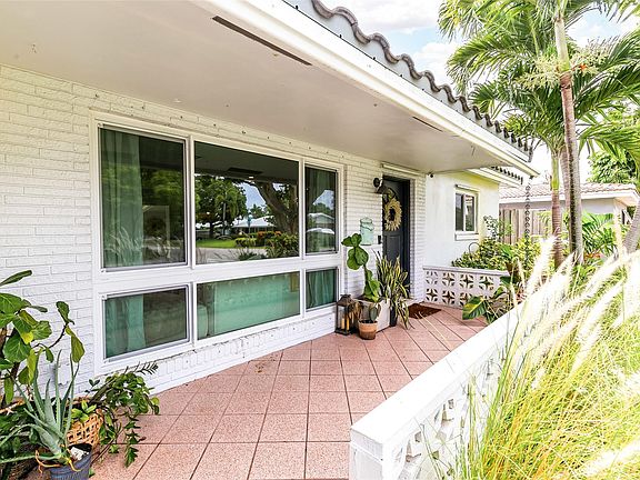 4th image of 5766 NE 17th Avenue