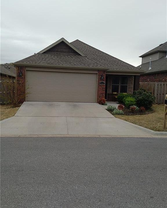 1st image of 2641 Villa Blvd