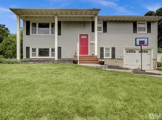 15 Vernon St, Parlin, NJ 08859