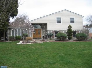 1015 Corn Crib Dr, Huntingdon Valley, PA 19006