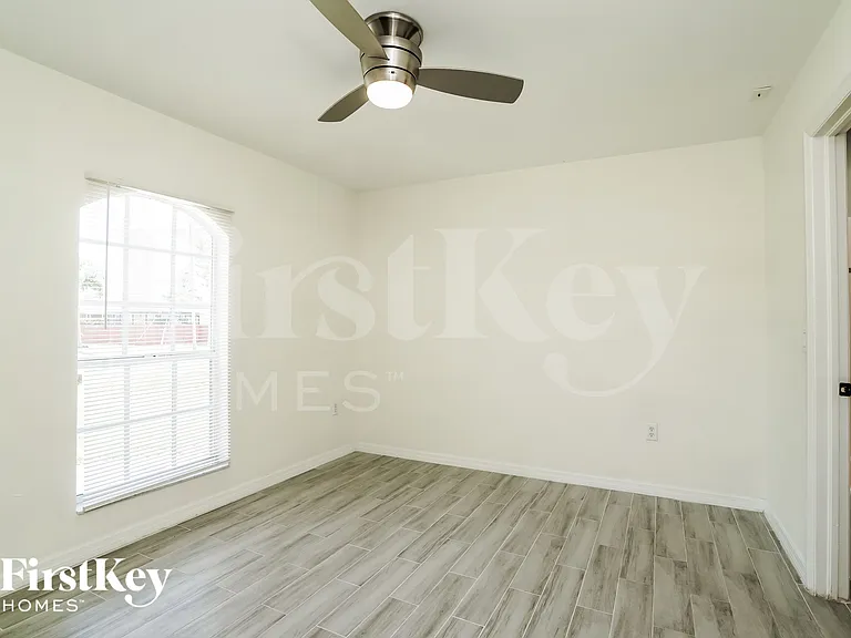 8451 Caloosa Rd — Photo 10