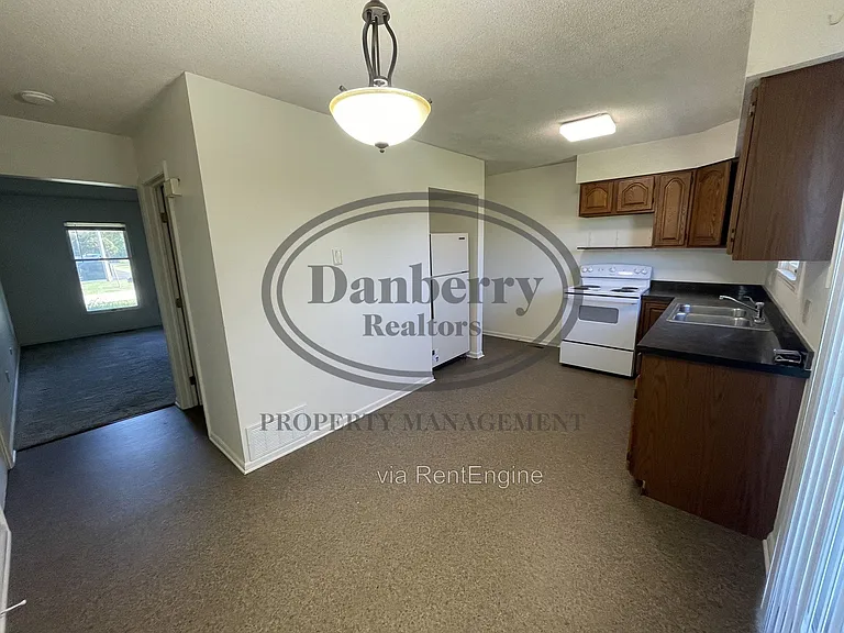 328 Olive St — Photo 12