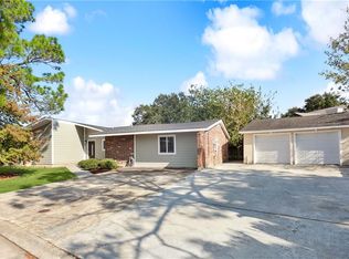 7001 Beauvoir Ct, New Orleans, LA 70128