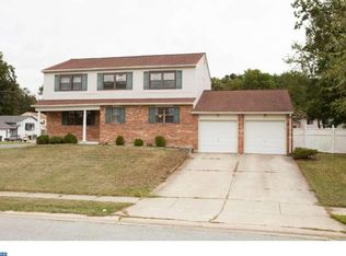 2 Glezman Dr, Newark, DE 19702