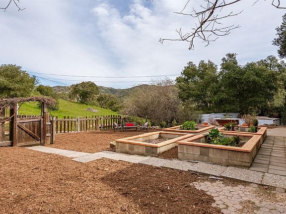 005_05-Garden - Mountain Views