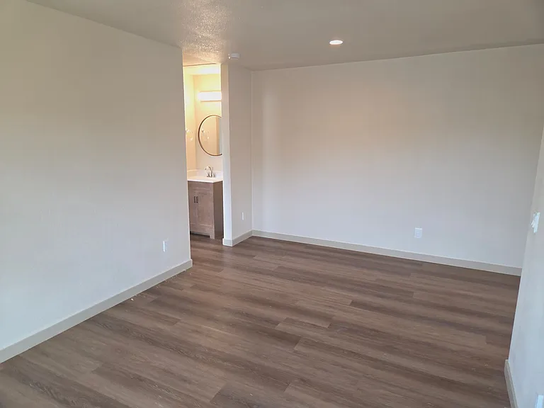 1805 Saint James Pl — Photo 10