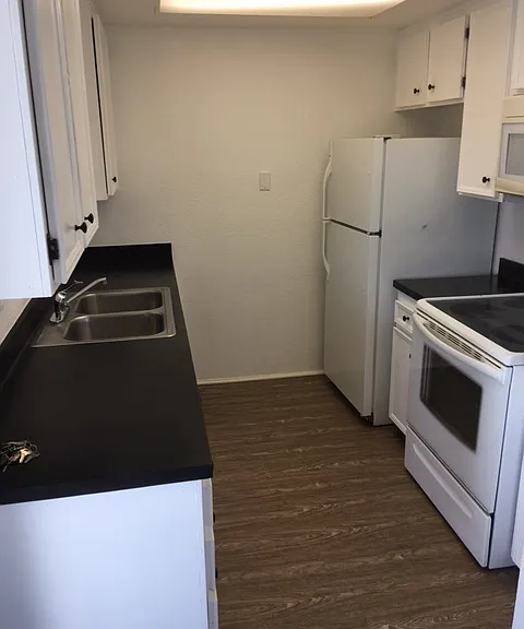 46th Street Villas — Photo 3