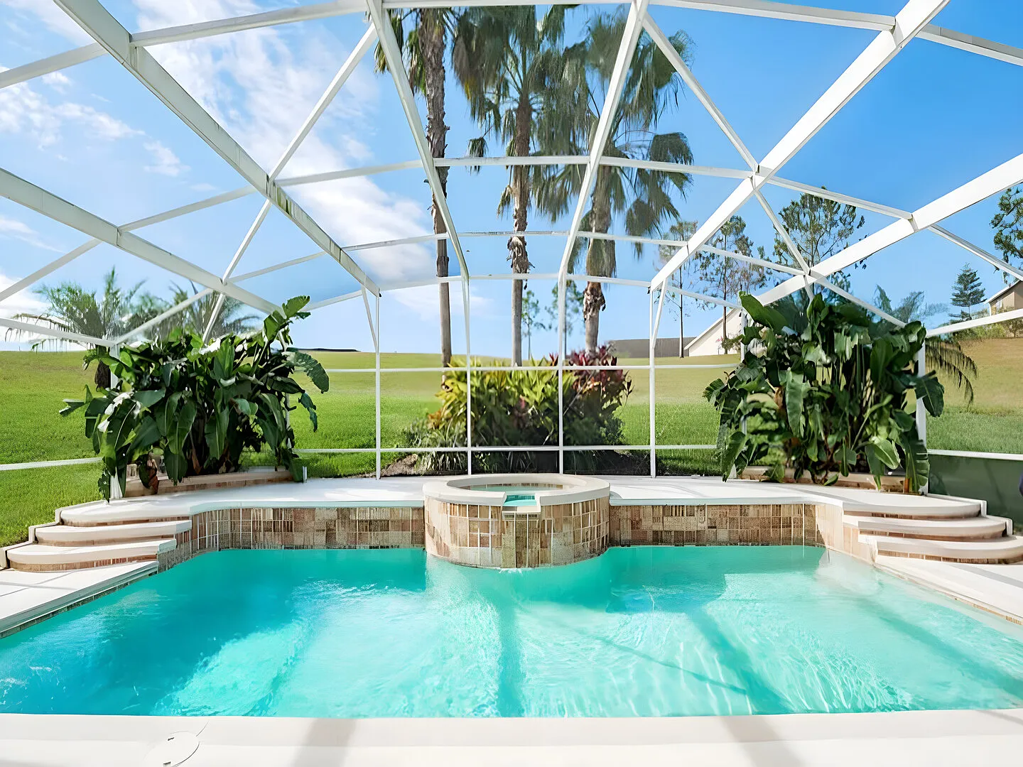 Fairytale 4BD Gorgeous Pool Home in Gated Com — Photo 2