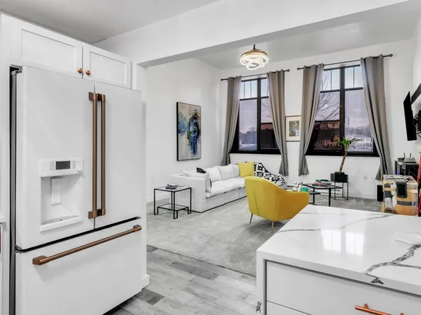 90 McKinstry Ave APT 114, Chicopee, MA 01013