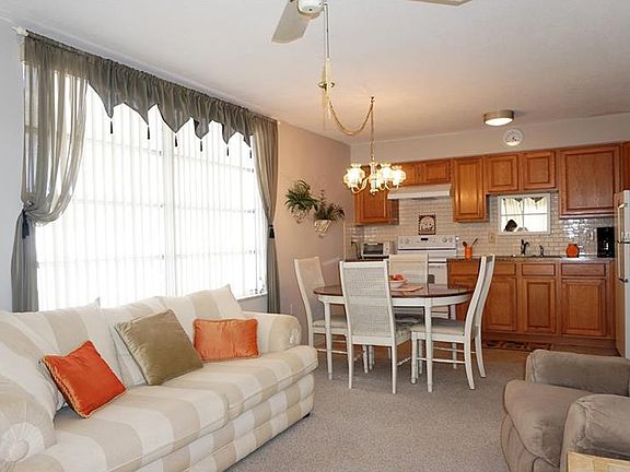 5th image of 4363 Tahitian Gardens Cir APT H