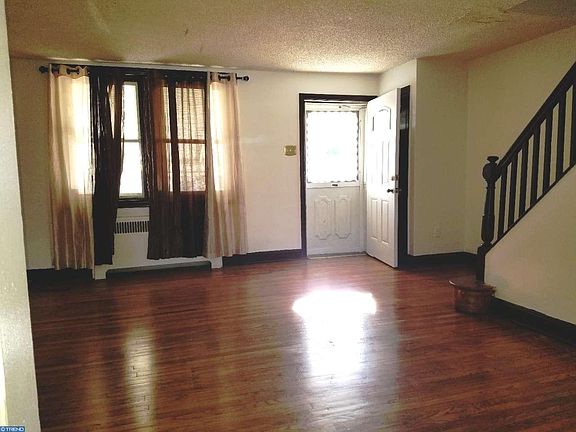 4th image of 243 E Greenwood Ave