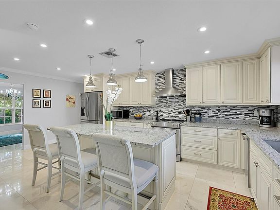 2nd image of 4575 Glenwood Drive