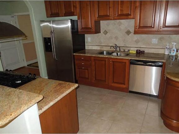 3rd image of 1534 Greenfield Ave APT 101