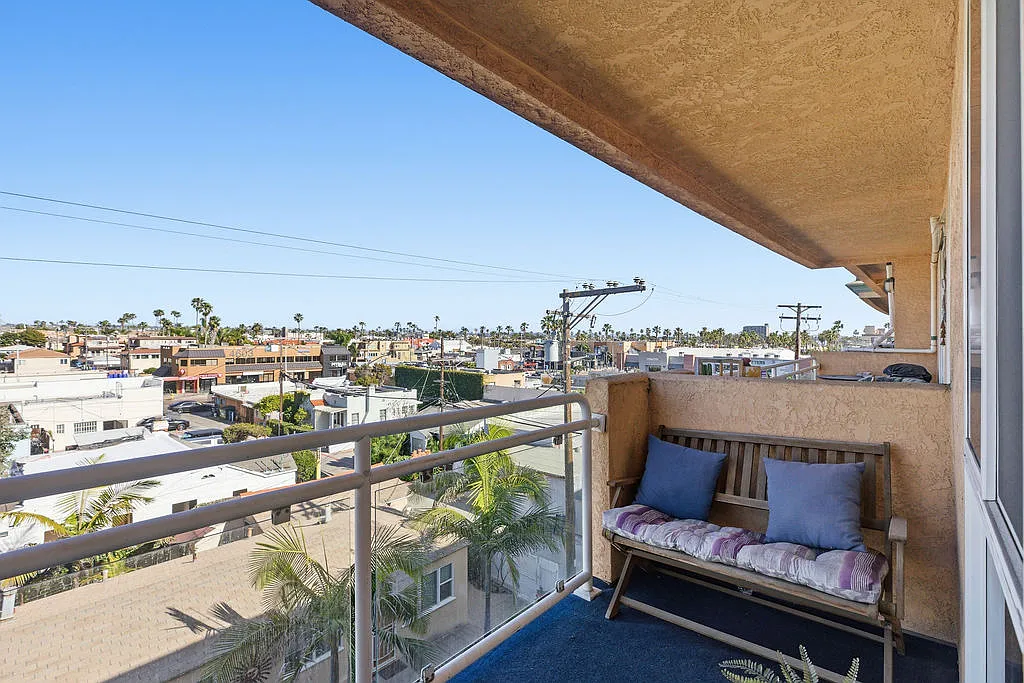 4627 Ocean Blvd — Photo 4