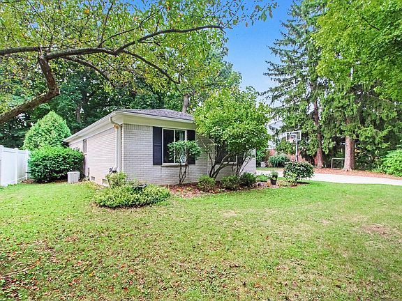 3rd image of 2880 Pebble Creek Rd