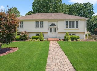14 David Dr, Cranston, RI 02920