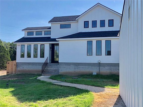 3rd image of 3605 Crosswind Dr