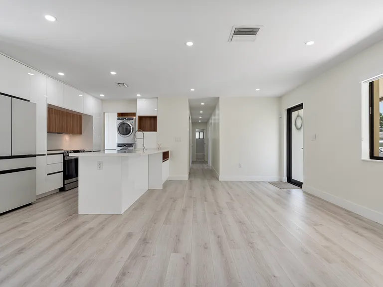 255 Grant Dr — Photo 4