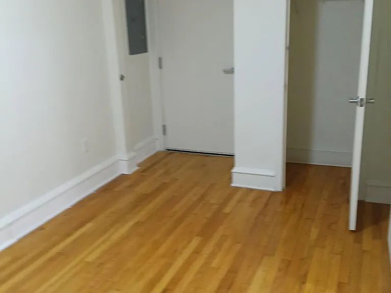 Ivy Manor Apartments — Photo 9