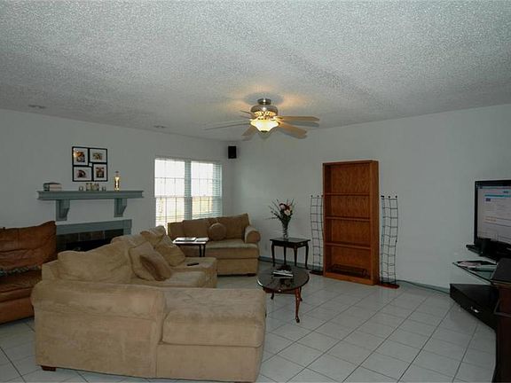 2nd image of 11813 Algonquin Dr