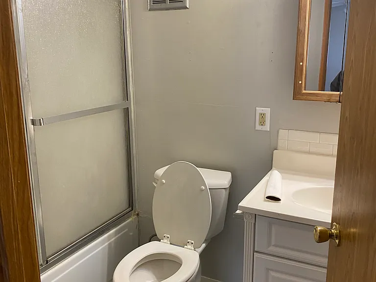 825 E Broadway St #B6 — Photo 1