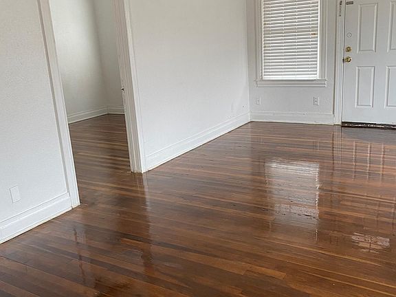4th image of 325 Oleander Ave