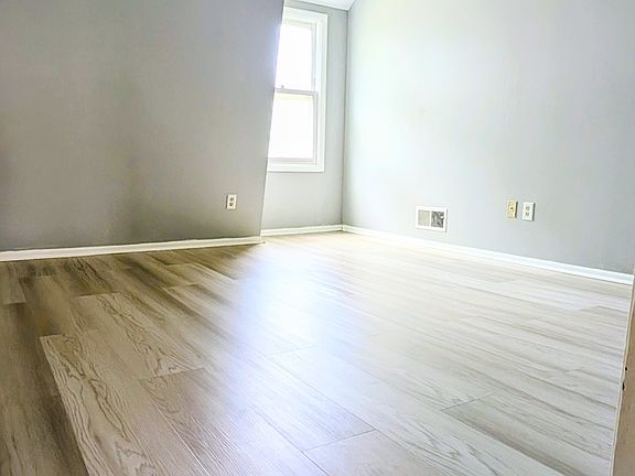 4th image of 9060 N 95th St #B