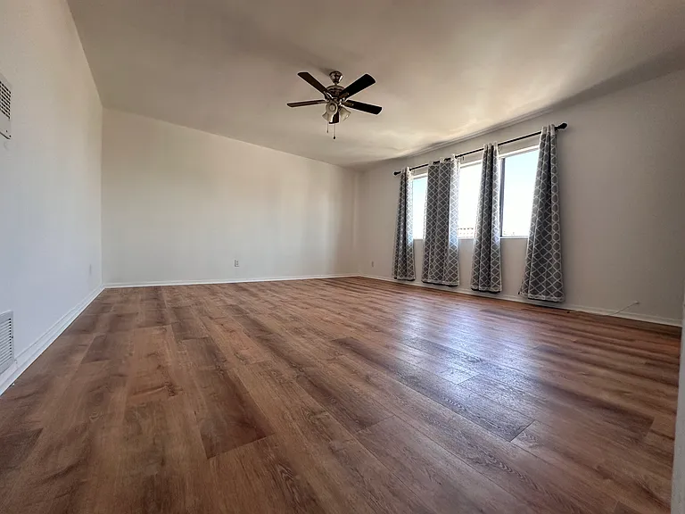 8800 Cedros Ave #203 — Photo 12