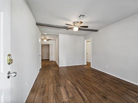 4th image of 1112 Berwyck Dr