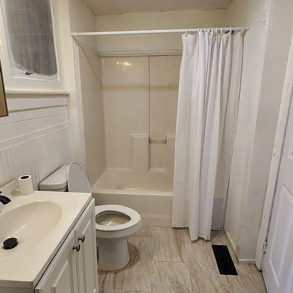 826A E Duffy St — Photo 3