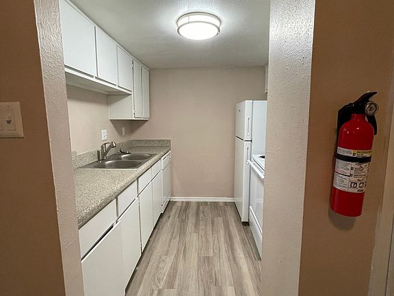 3rd image of 420 Garland Dr #409