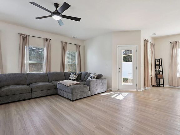 4th image of 409 Tines Dr