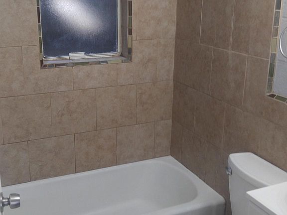 4th image of 2725 S Edison St #4