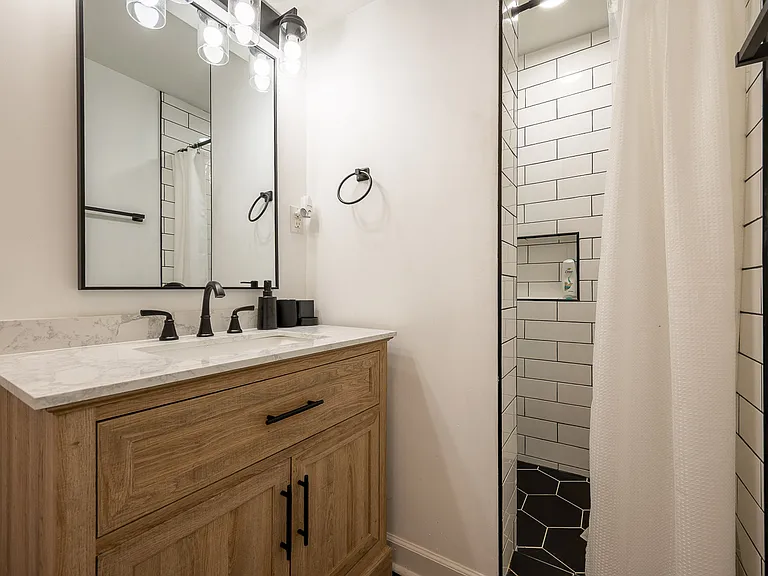 1803 Heath St — Photo 14