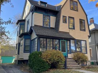 2913 N Hackett Ave, Milwaukee, WI 53211