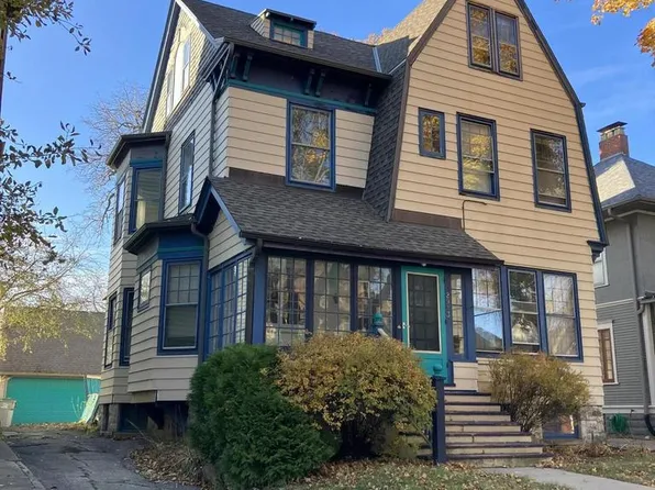 2913 North Hackett AVENUE, Milwaukee, WI 53211