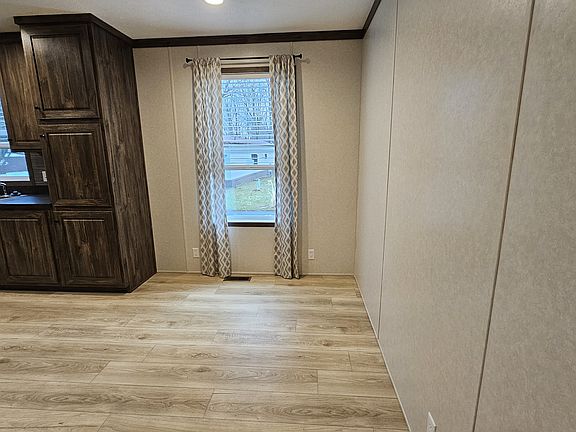 5th image of 855 W Jefferson St Lot 150
