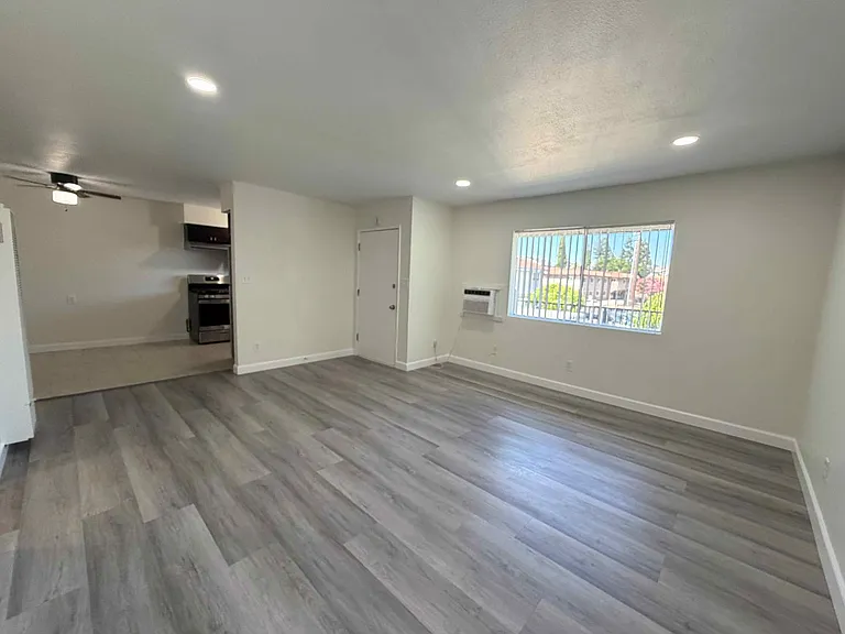 5791 Kingman Ave — Photo 1