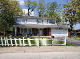 9190 Chestnut Dr, Hickory Hills, IL