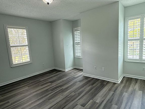 5th image of 118 Georgian Park Dr