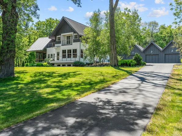 7521 River Rd, Inver Grove Heights, MN 55076