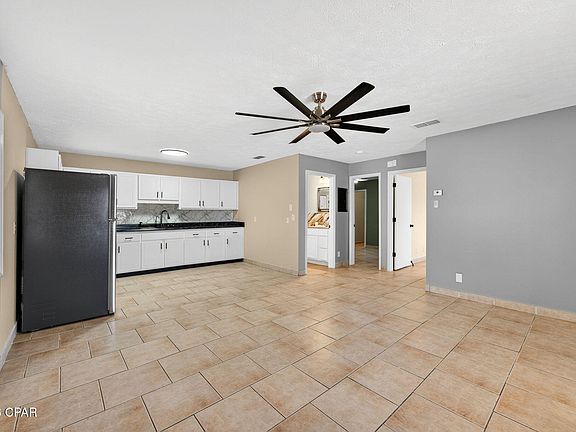 3rd image of 4017 Silver Sands Rd
