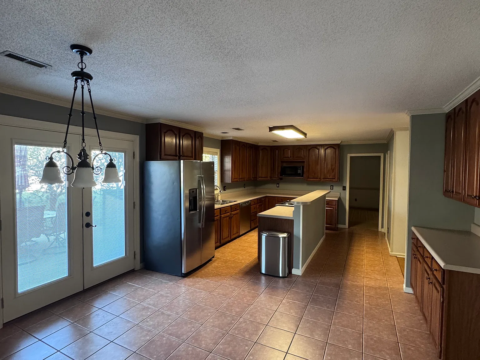3 bed, 2920 sqft, $2,900 — Photo 3