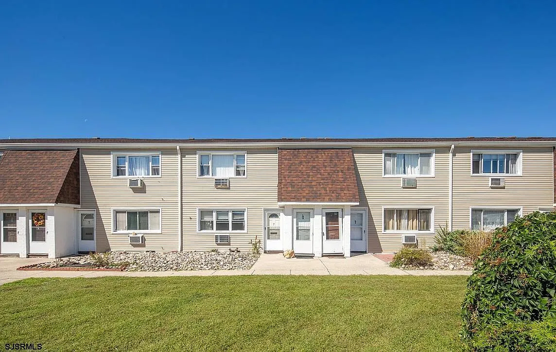 4901 Harbor Beach Blvd APT J6 photo 1