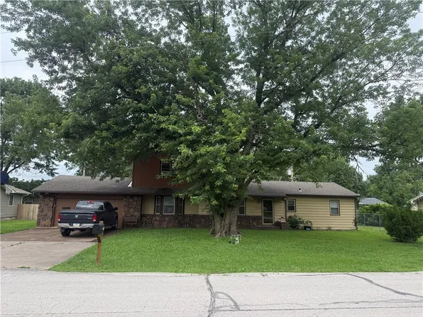 702 S 35th St, Parsons, KS 67357