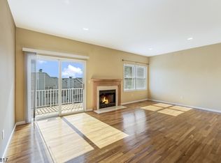 370 Summerhill Dr, Morris Plains, NJ 07950