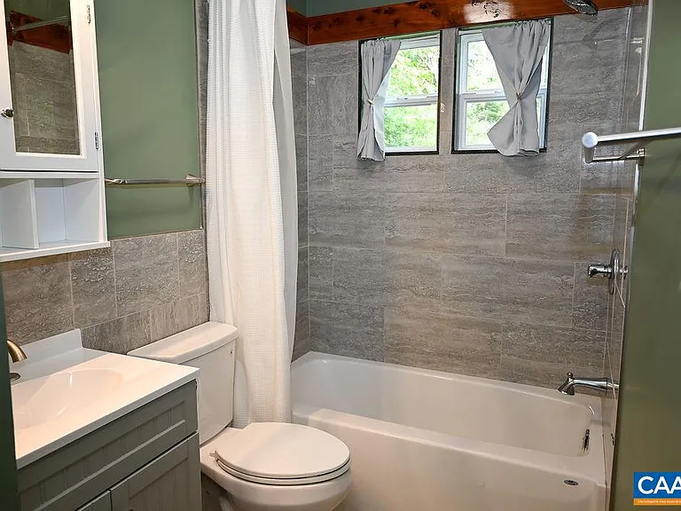 315 Caroline Ave — Photo 36