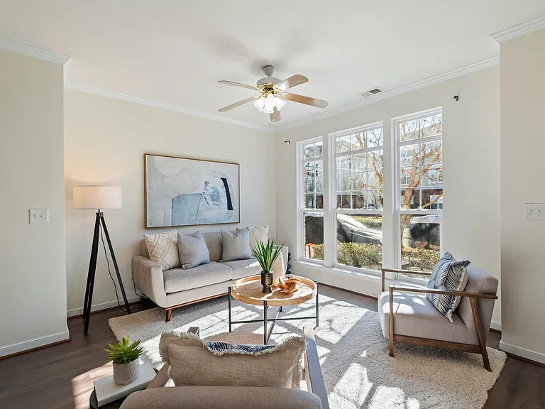 650 Claire Ln — Photo 17
