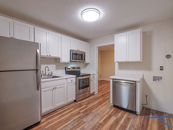 5th image of 800 Rolling Hills Dr APT 6