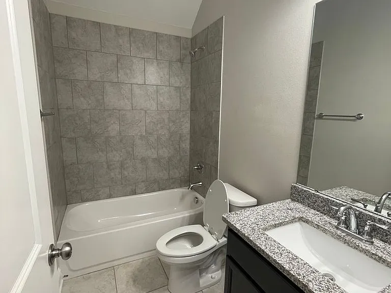 4001 False River Dr — Photo 9